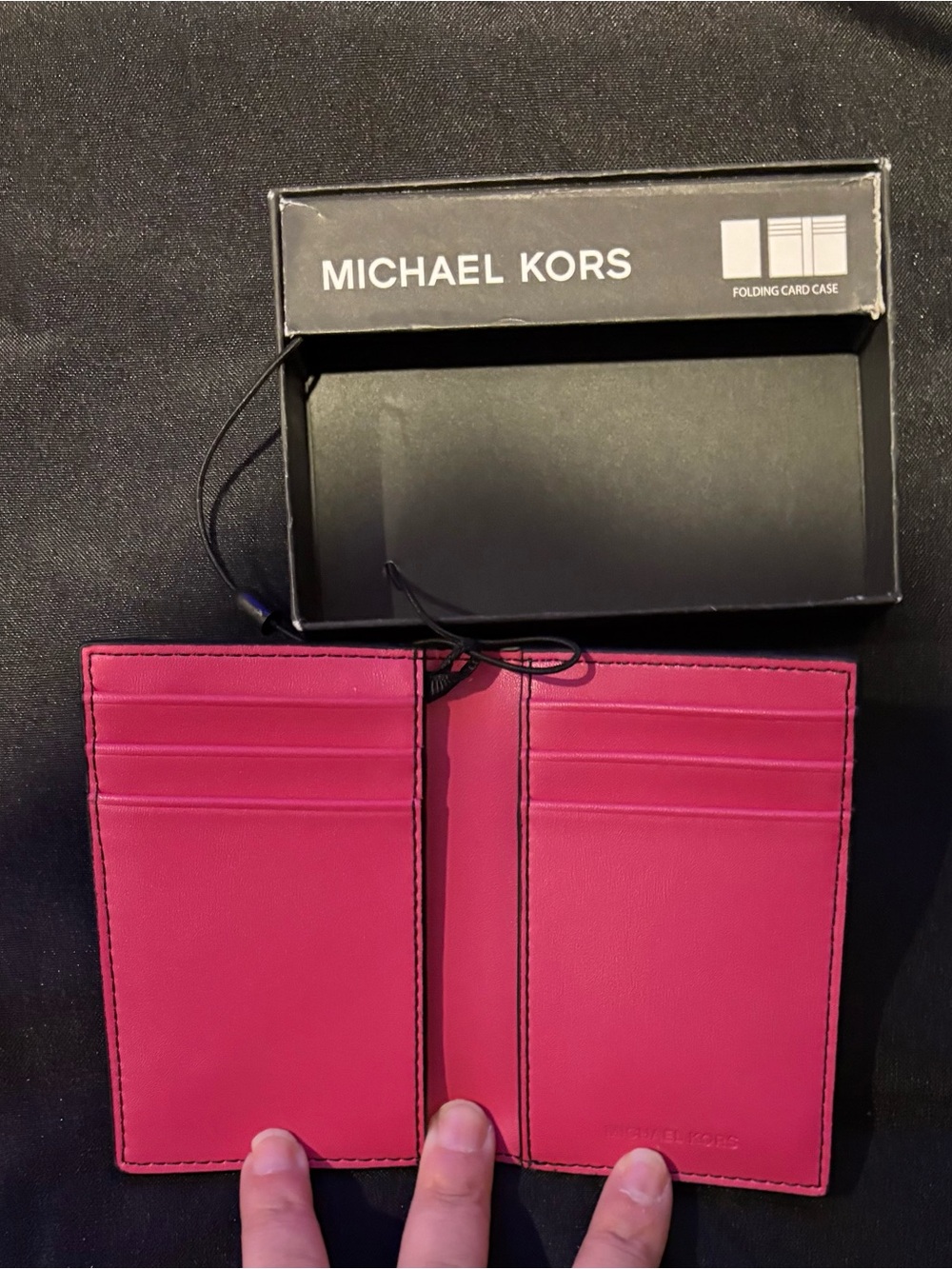 Michael Kors Folding Card Case - Black & Hot Pink - New in Gift Box - Picture 2 of 2